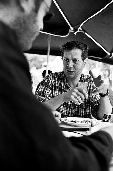 07_talkingatCharliesLR