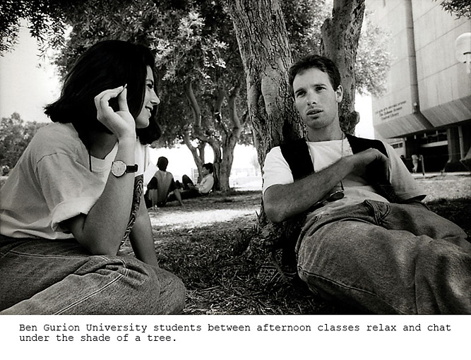 34_bgu students on campus under tree